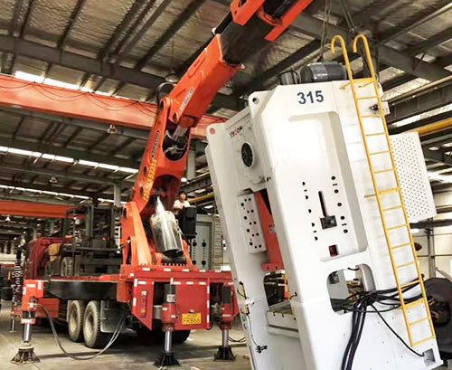 襄阳附近随车吊出租，轻松解决运输难题